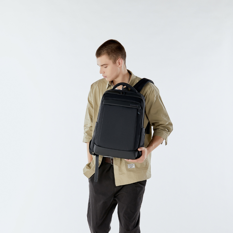 Artic Hunter - VoyagerTech Business Backpack