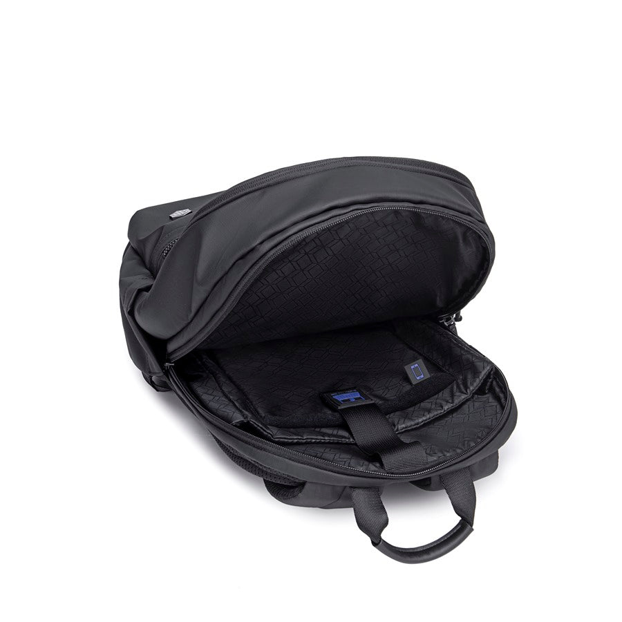 Artic Hunter - TechGuardian Traveler Backpack