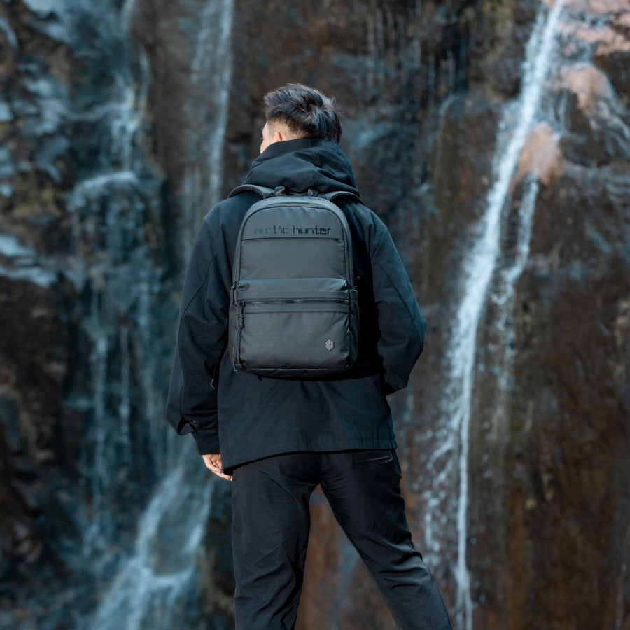 Artic Hunter - TechGuardian Traveler Backpack